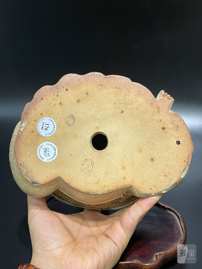 明 米黄绞胎釉弥勒佛坐像 - 图10